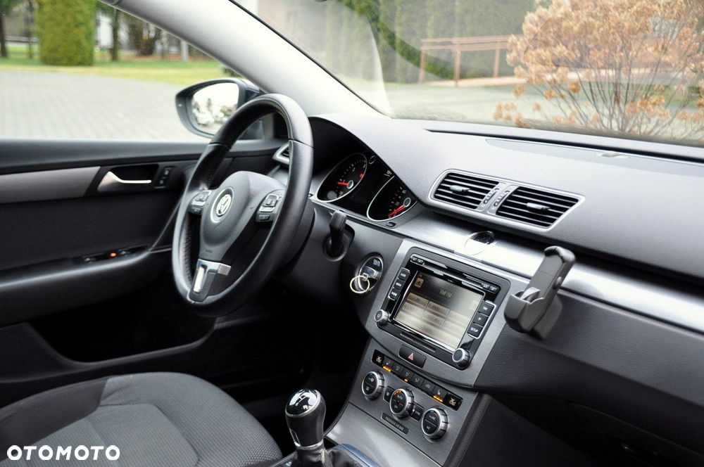 Volkswagen Passat - 18
