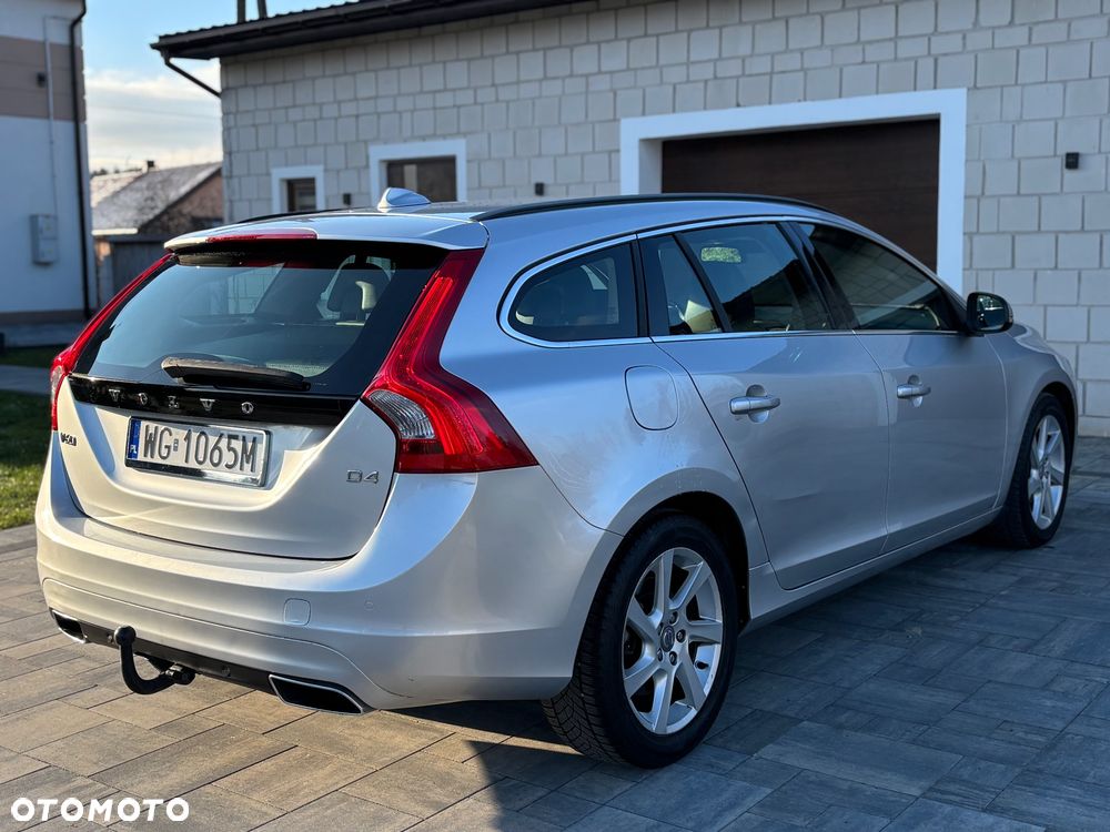Volvo V60 D4 Geartronic Momentum - 9