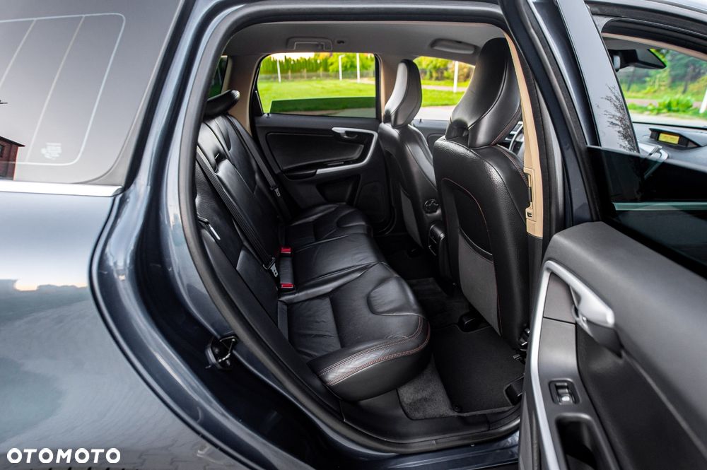 Volvo XC 60 D5 AWD Momentum - 36