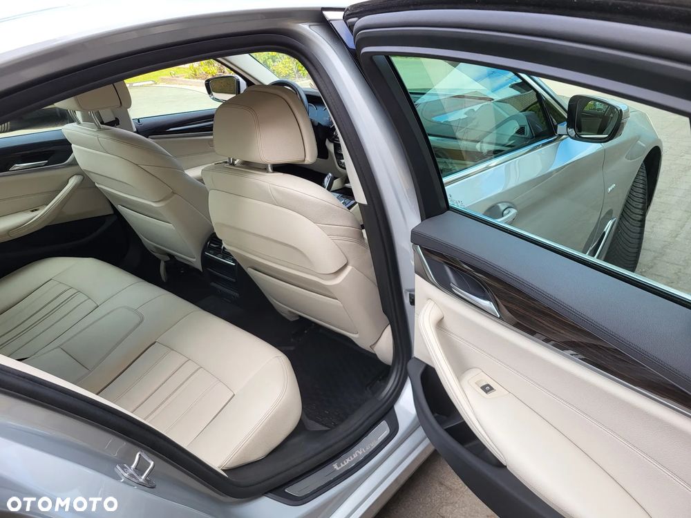 BMW Seria 5 540i xDrive Luxury Line - 29