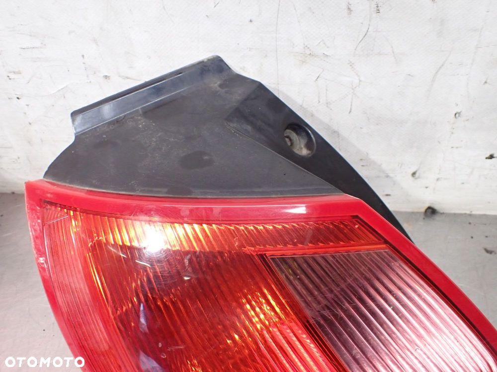 LAMPA LEWA TYLNA MITSUBISHI COLT CZ3 1.3 MR957365 - 2