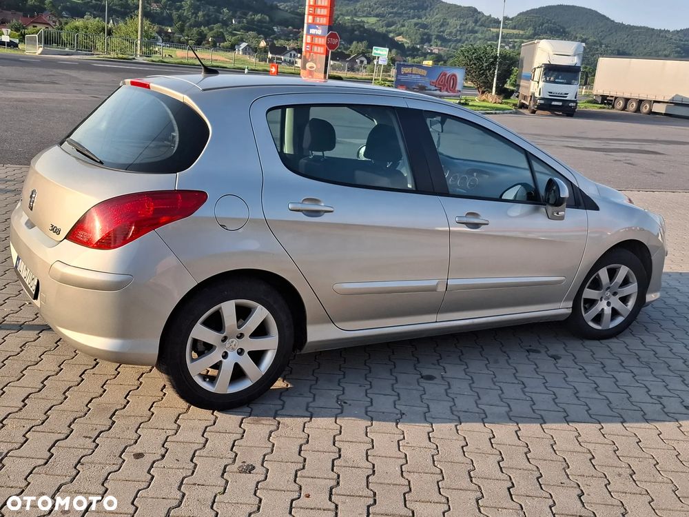 Peugeot 308 - 8