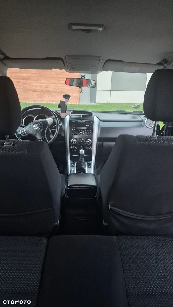 Suzuki Grand Vitara 2.0 Comfort + - 9