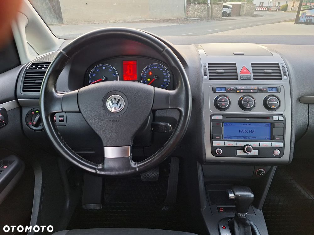 Volkswagen Touran 1.4 TSI Highline DSG - 11