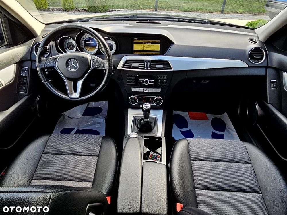 Mercedes-Benz Klasa C 180 CGI BlueEFFICIENCY Avantgarde - 16