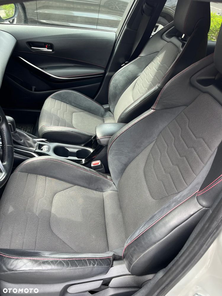Toyota Corolla 2.0 Hybrid Executive - 12