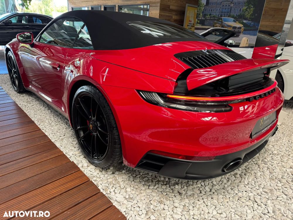 Porsche 911 Carrera Cabrio GTS PDK - 6