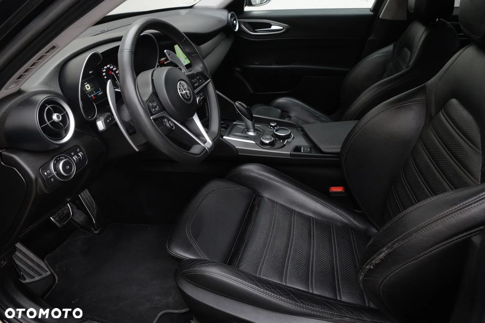 Alfa Romeo Giulia - 7