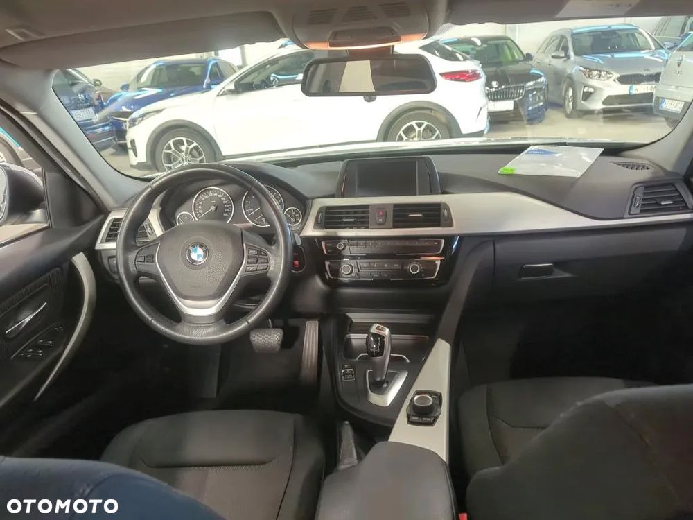 BMW Seria 3 318i - 12