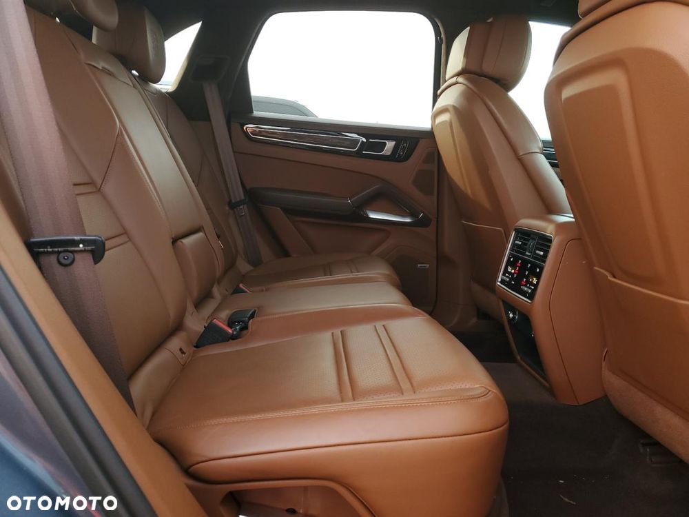 Porsche Cayenne Turbo - 11