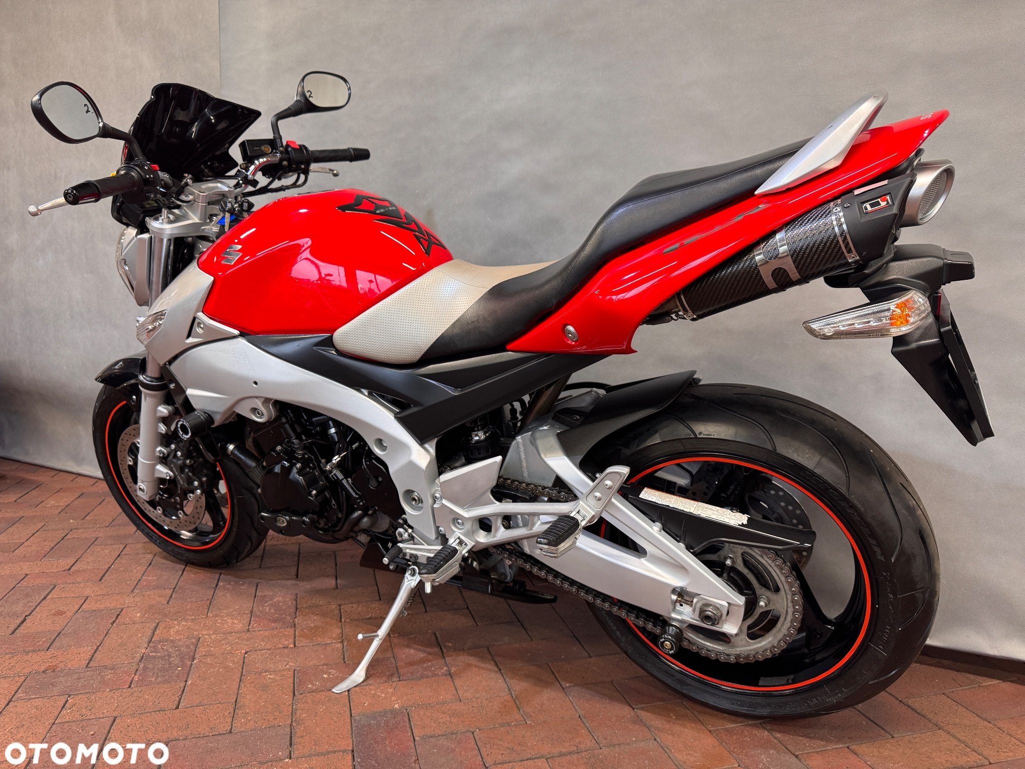 Suzuki GSR - 6