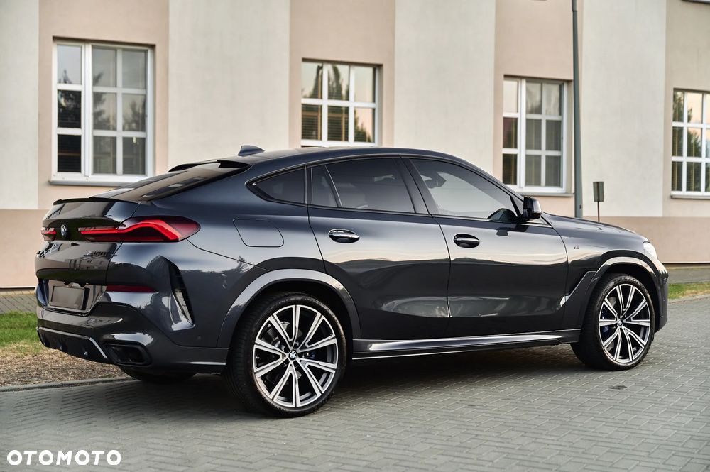 BMW X6 M50i - 12