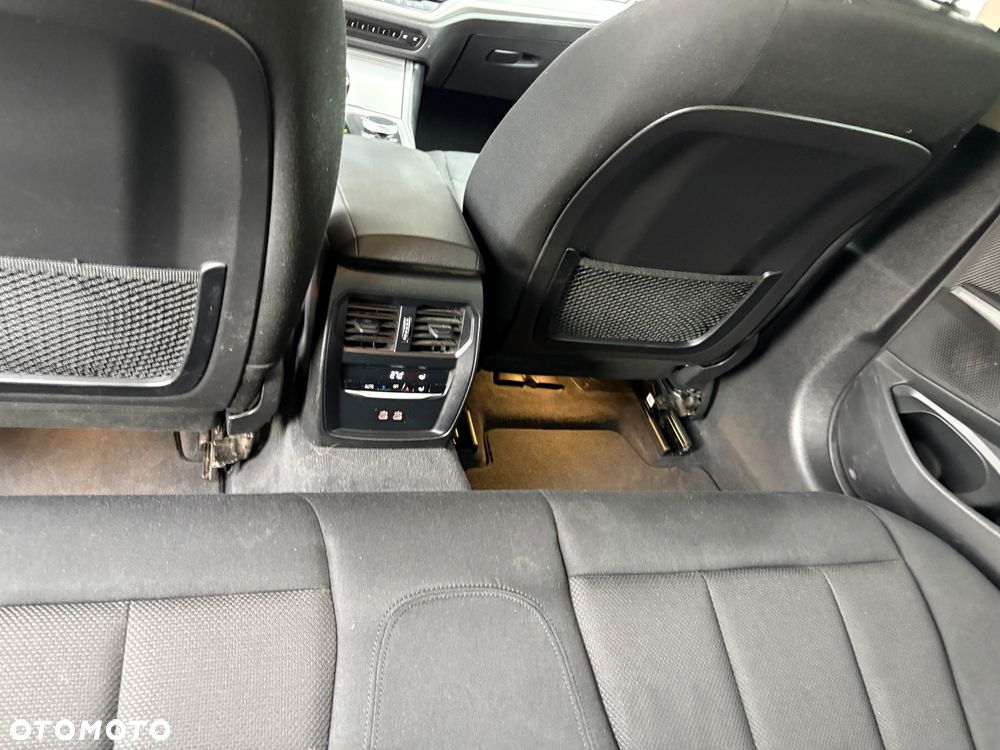 BMW Seria 3 318i - 18