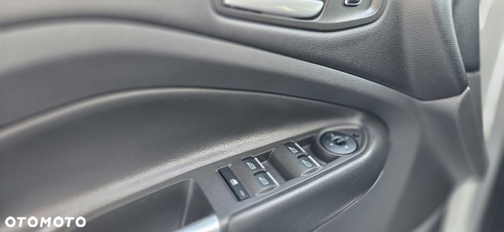 Ford Kuga 2.0 TDCi 2x4 Titanium - 28