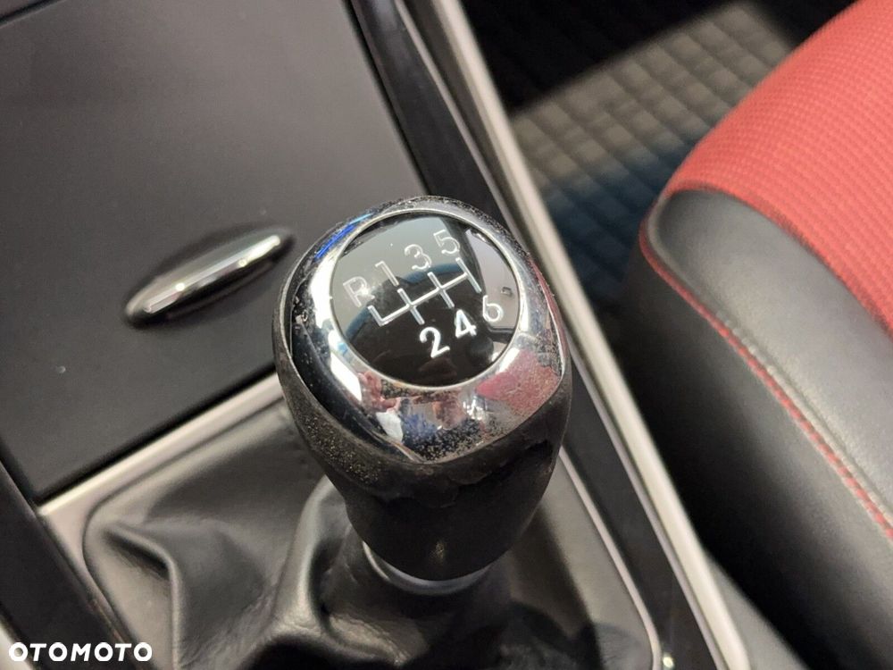 Hyundai Elantra 1.6 Classic + - 22