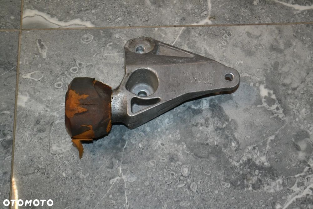 AUDI A4 B6 B7 1,9 2,0 TDI ŁAPA WSPORNIK MOCOWANIE SILNIKA 8E0199343N - 1