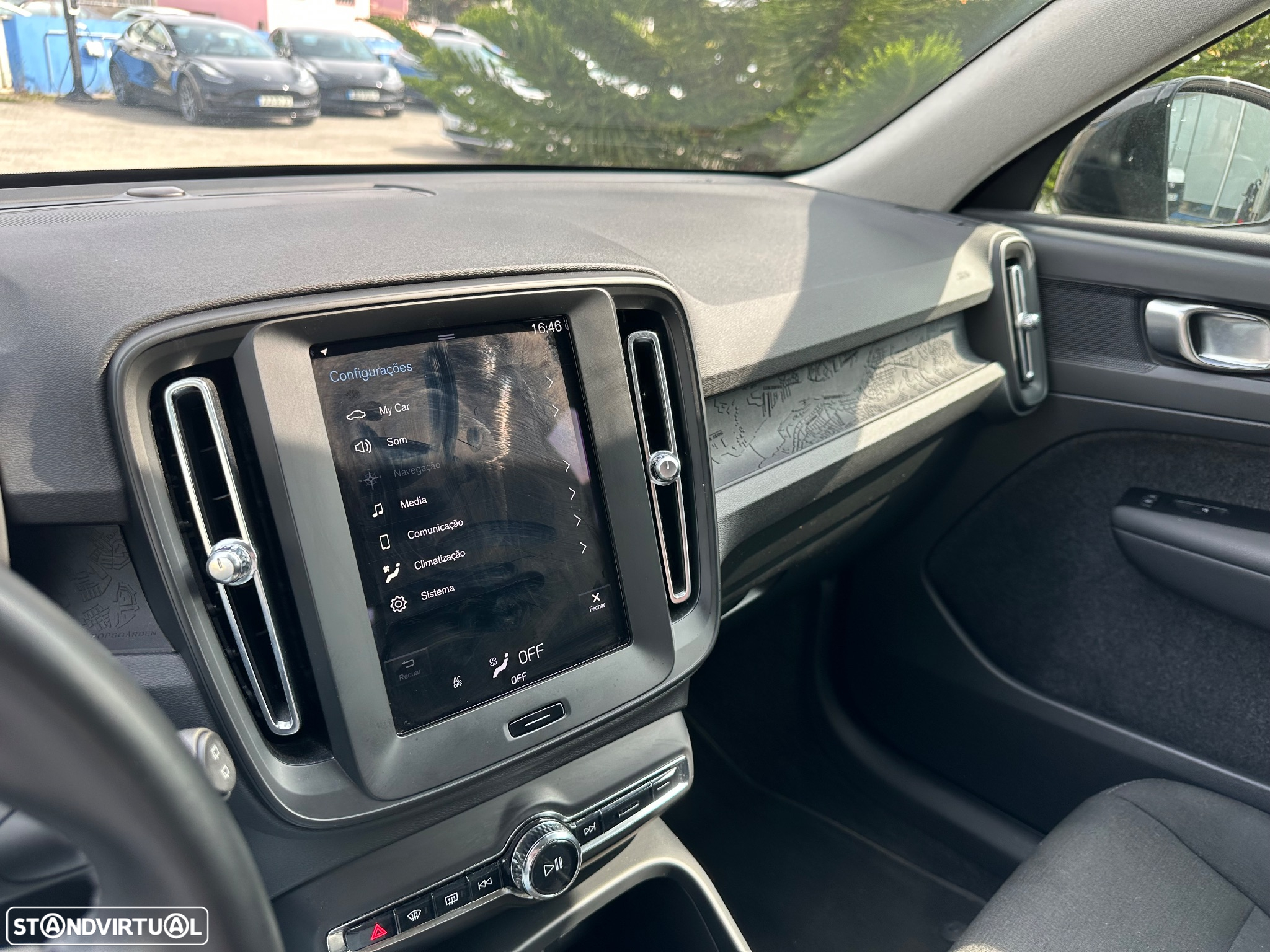 Volvo XC 40 1.5 T2 Momentum Plus - 43