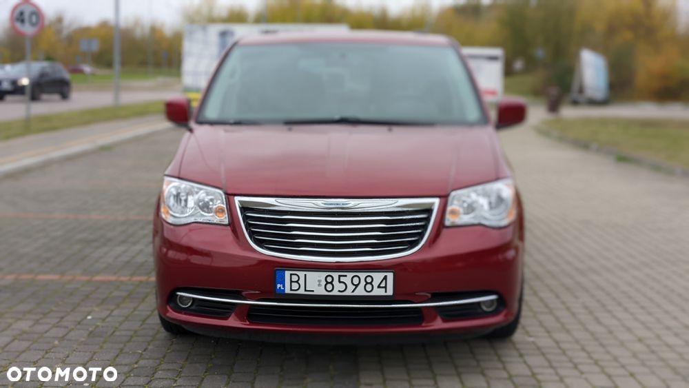 Chrysler Town & Country - 2