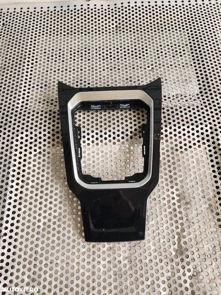 Ornament Trim Consola Centrala Cotiera Vw T-Roc Piano Black Lucios Dezmembrez Vw T-Roc - Dezmembrar - 4