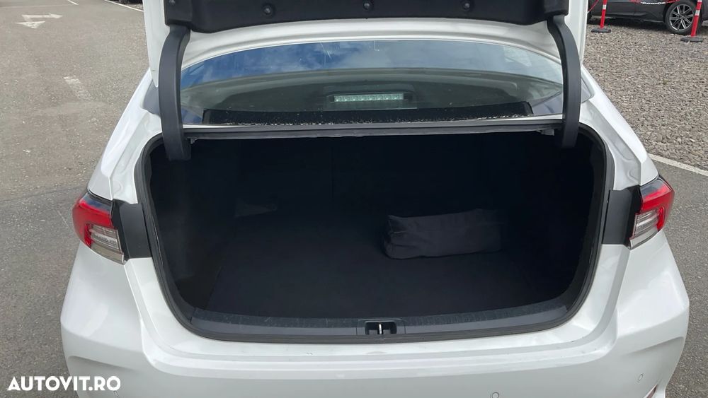 Toyota Corolla 1.8 HSD Business - 11