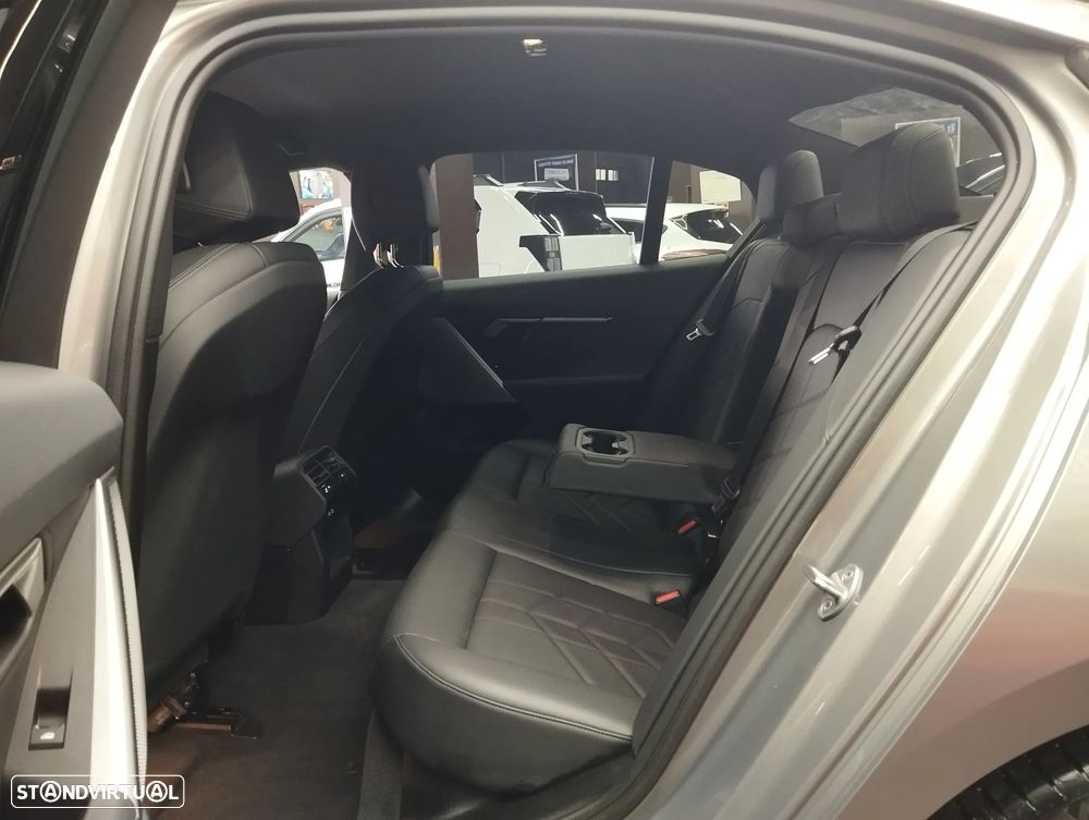 BMW 520 d Pack Desportivo M - 14