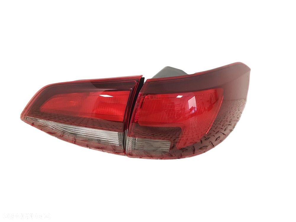 ORYGINALNA LAMPA TYLNA PRAWA W KLAPE PRAWY TYŁ OPEL ASTRA K 5 V KOMBI 15-19 39077379 - 1