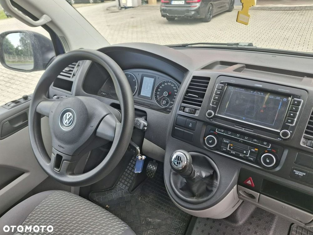 Volkswagen Caravelle - 21
