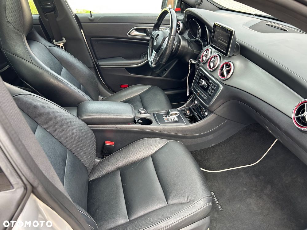 Mercedes-Benz CLA 45 AMG 4Matic 7G-DCT - 18