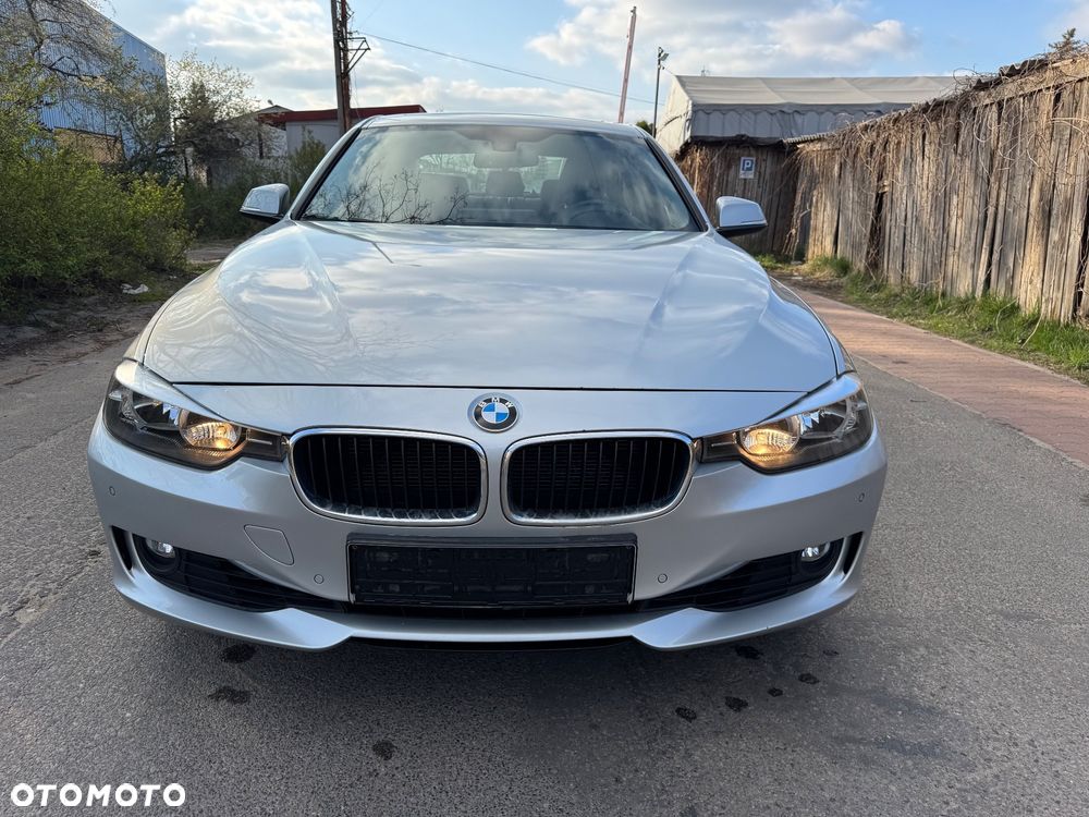 BMW Seria 3 328i xDrive Sport Line - 9