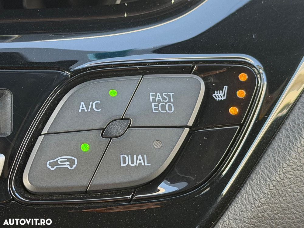 Toyota C-HR Hybrid Lounge - 12