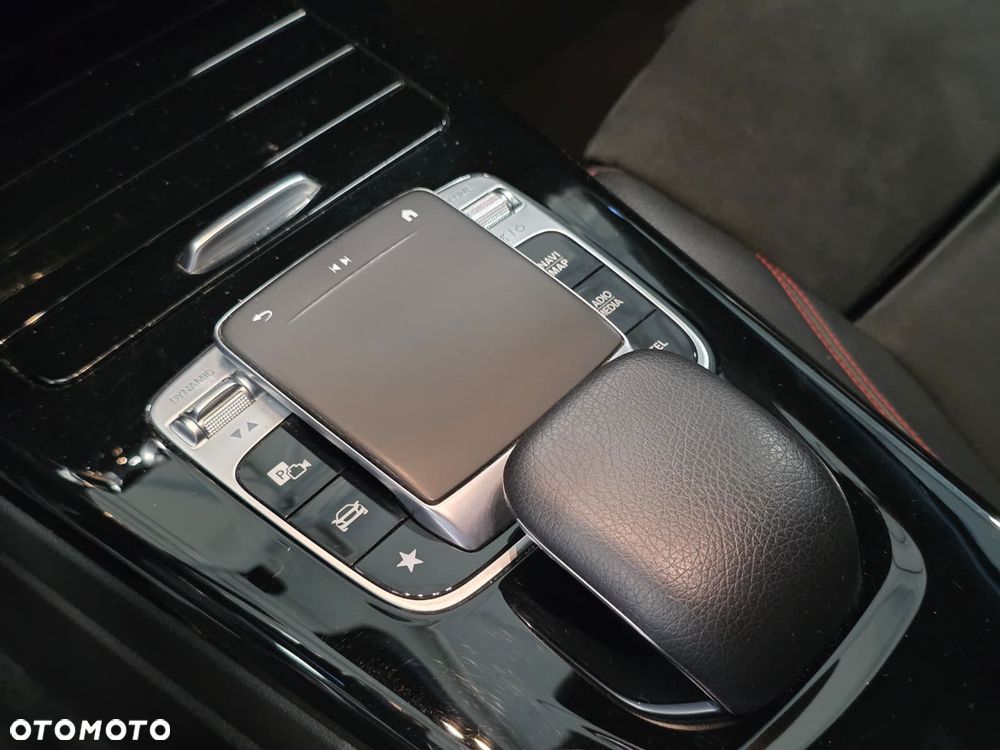 Mercedes-Benz Klasa A 220 4-Matic AMG Line 7G-DCT - 24