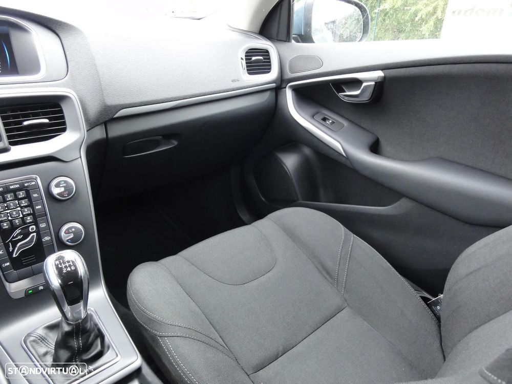 Volvo V40 D2 Momentum - 26