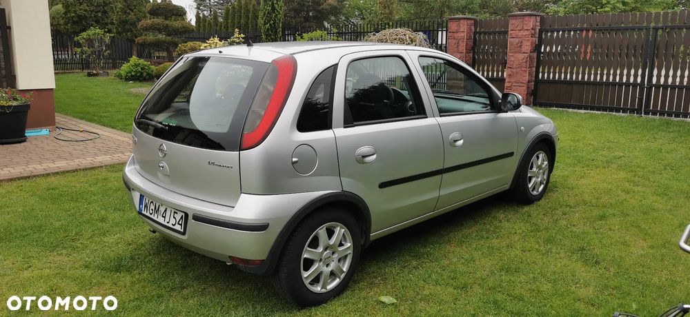 Opel Corsa 1.4 16V Essentia - 4