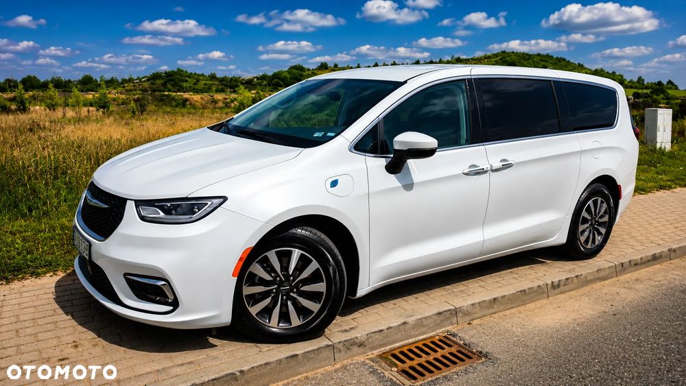 Chrysler Pacifica - 1