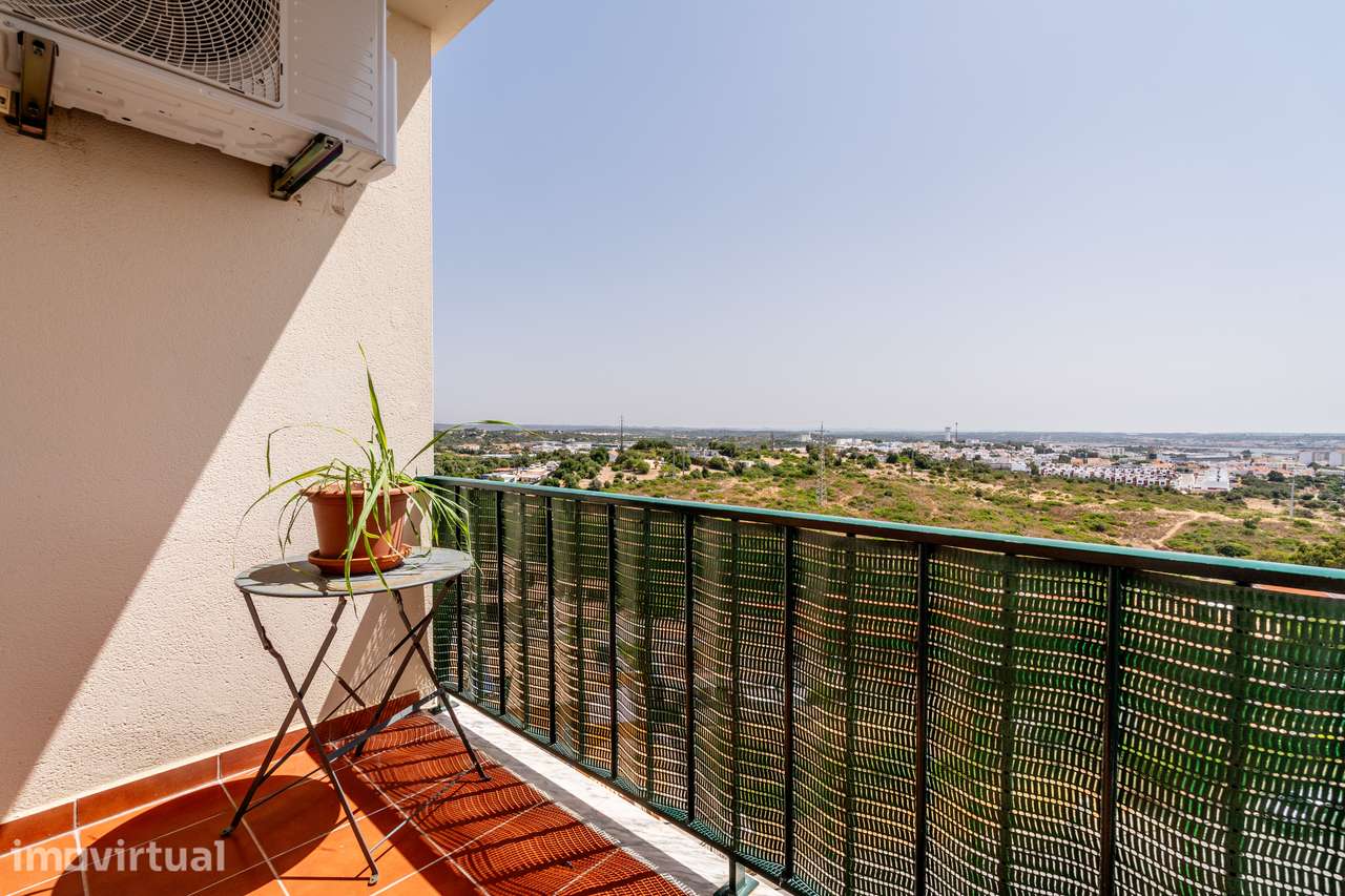 Apartamento T2 com garagem e piscina - Pedra Mourinha - Grande imagem: 4/29