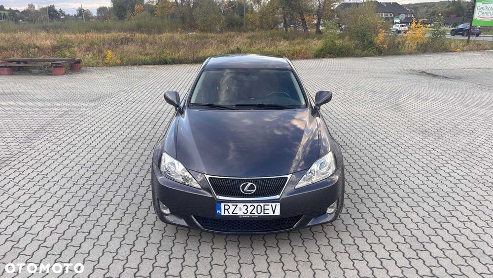 Lexus IS