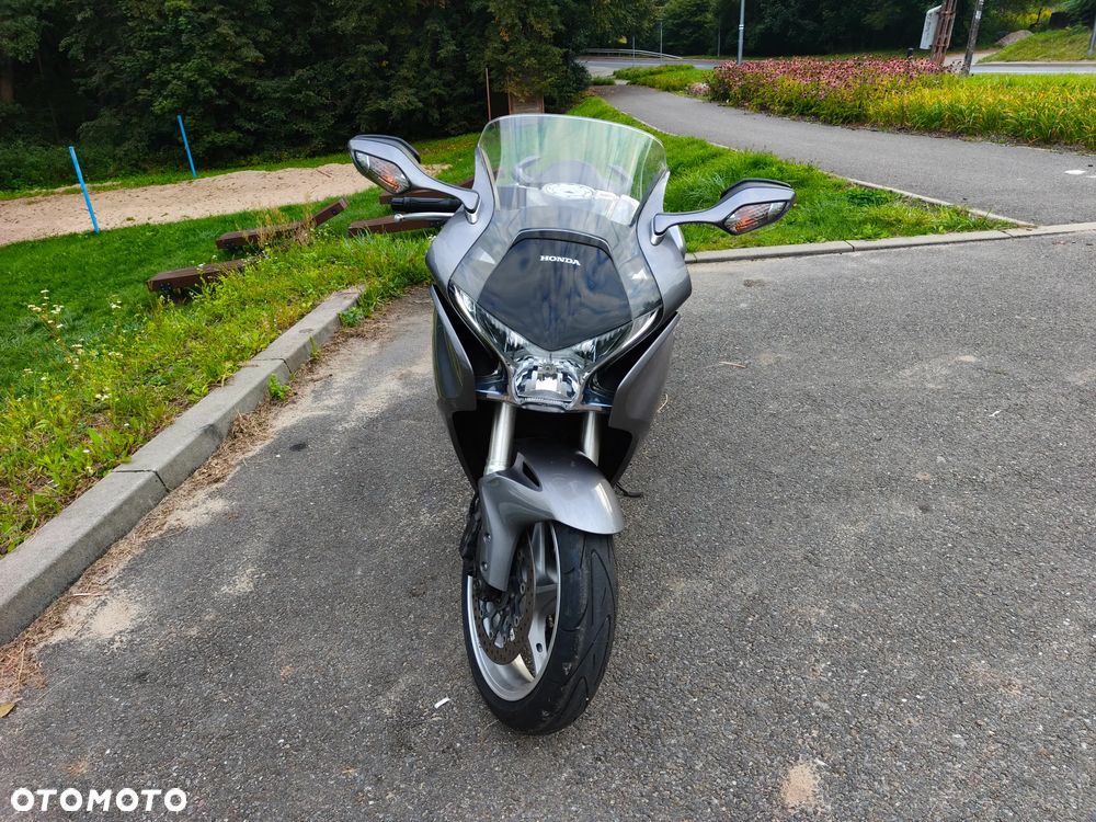 Honda VFR - 9