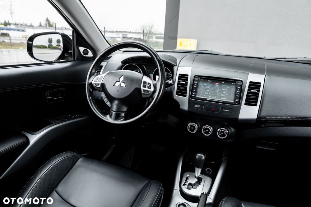 Mitsubishi Outlander 2.4 4WD CVT Intense - 26