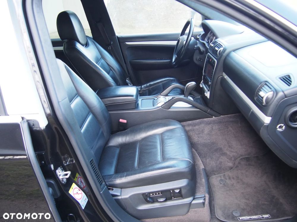 Porsche Cayenne Turbo - 17