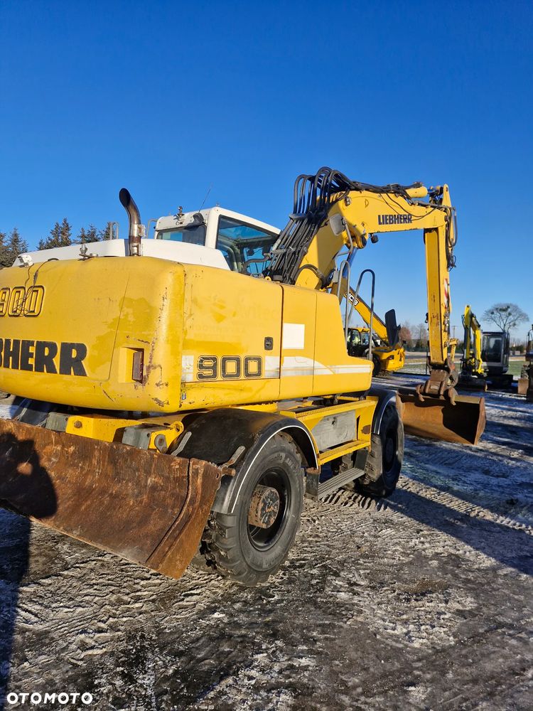 Liebherr 900 - 2