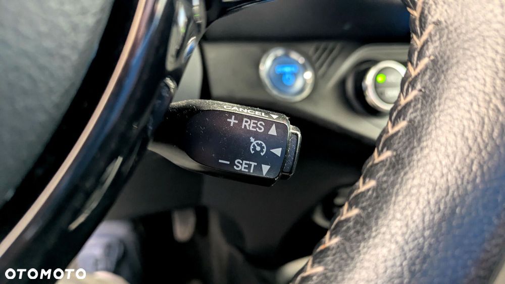 Toyota Yaris Hybrid 100 Dynamic - 18