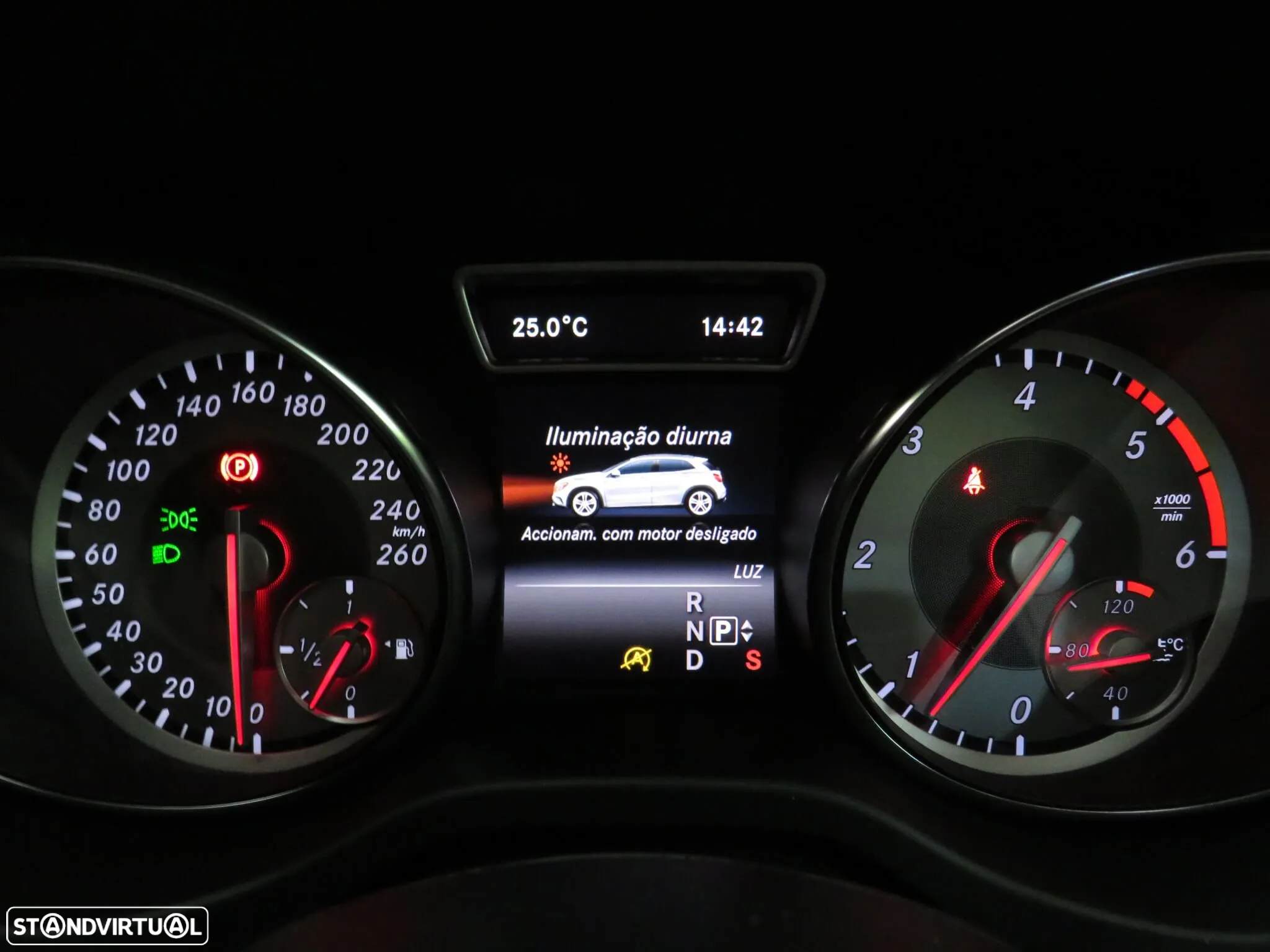 Mercedes-Benz GLA 200 d 7G-DCT Urban - 24