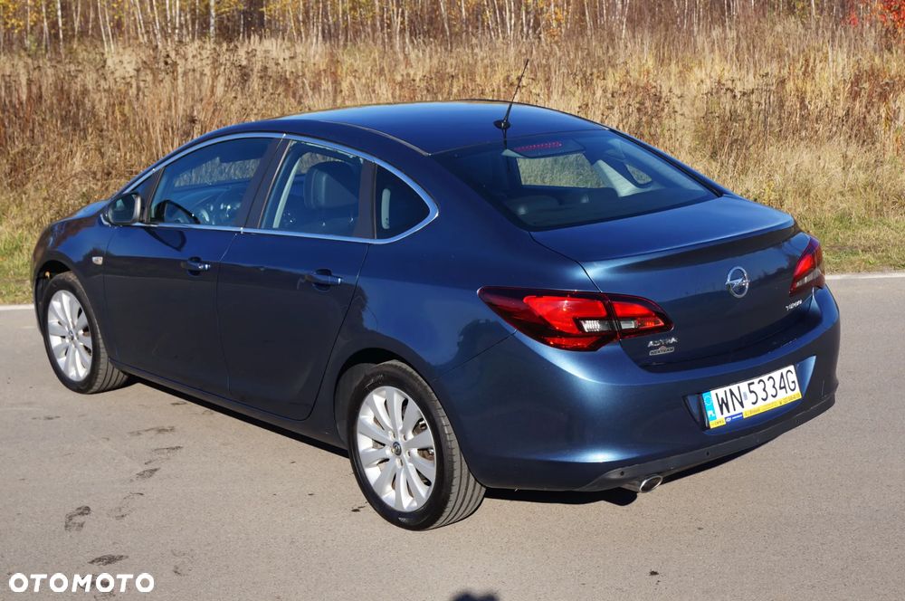 Opel Astra IV 1.4 T Executive EU6 - 8