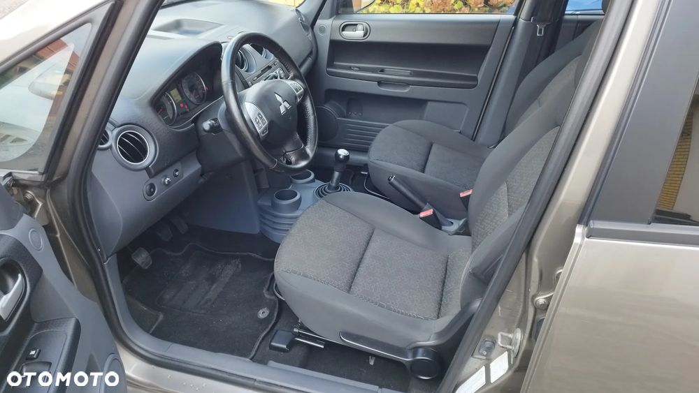 Mitsubishi Colt - 17