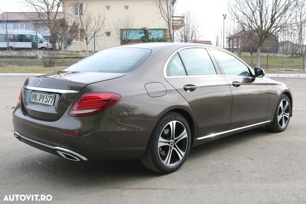 Mercedes-Benz E 220 d 4Matic 9G-TRONIC Avantgarde - 4