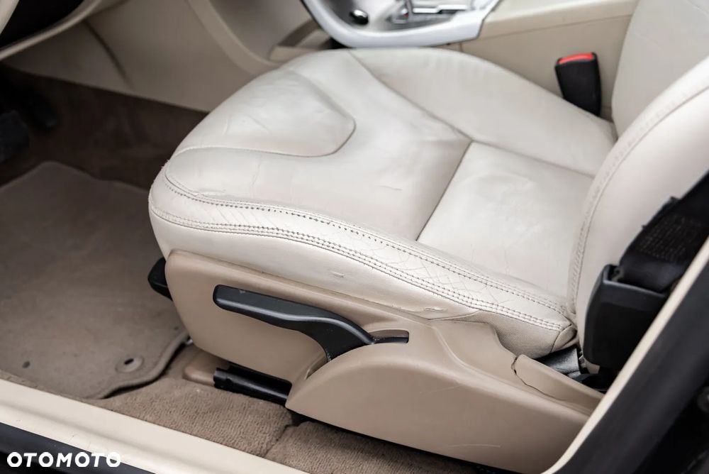 Volvo XC 60 3.2 AWD Kinetic - 22