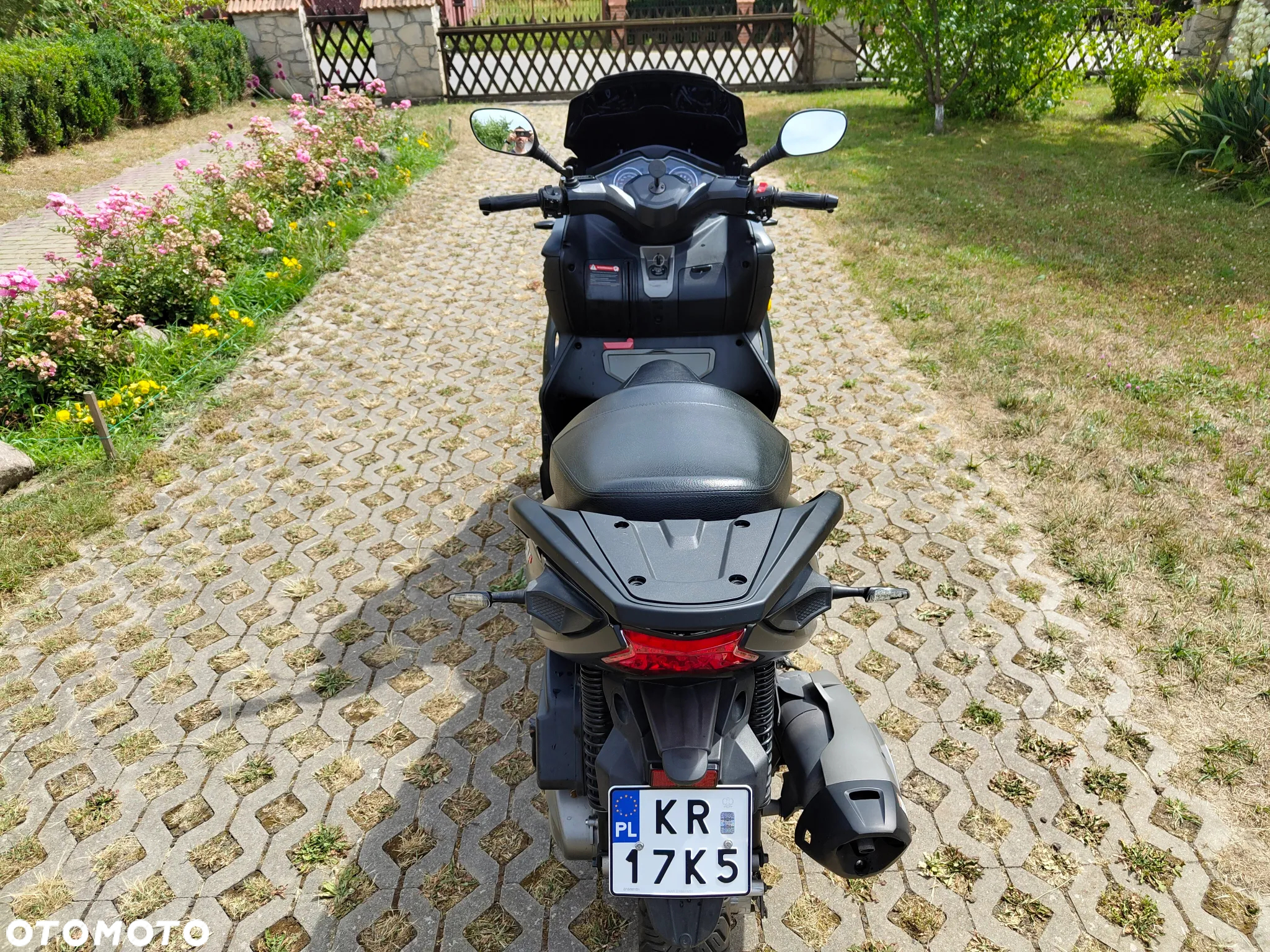 Piaggio MP-3 - 12