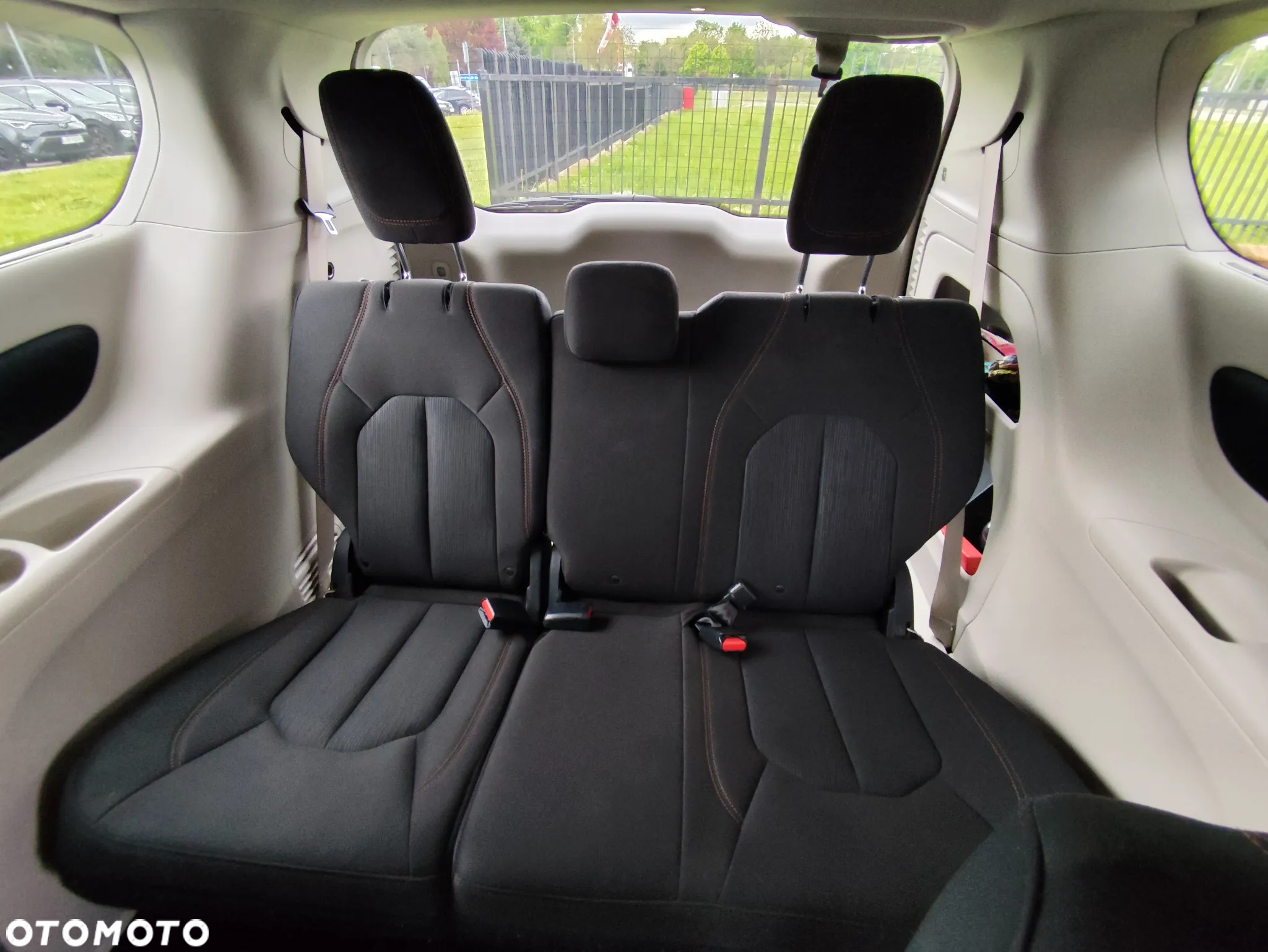 Chrysler Pacifica - 11