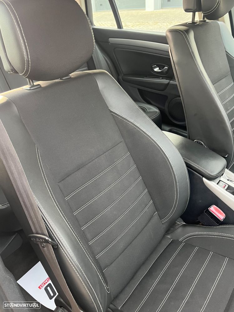 Renault Laguna Break 2.0 dCi Dynamique S 120g - 17