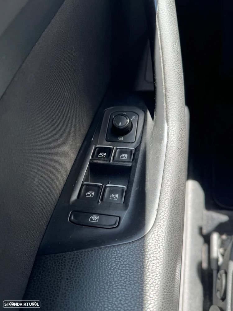 VW Passat 2.0 TDI Confortline - 25